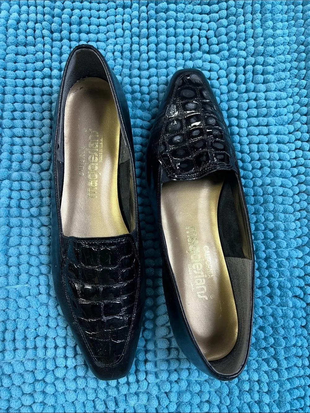 Ladies Black Croc-Embossed Slip-On Loafers